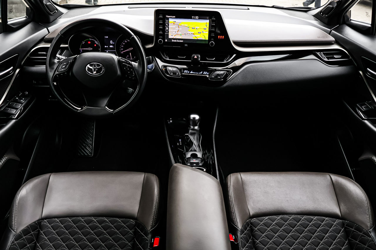 Toyota C-HR фото 12