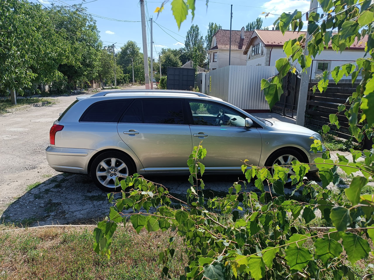 Toyota Avensis foto 0