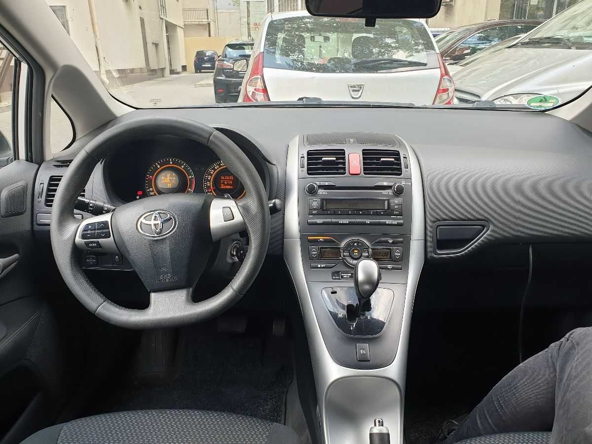 Toyota Auris - Chirie auto / rent a car / авто прокат foto 3