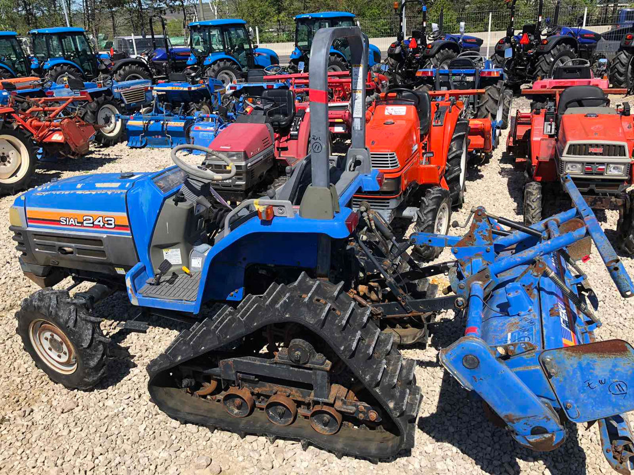 Se vinde Tractor japonez Iseki Sial 243 cu freza de sol foto 2