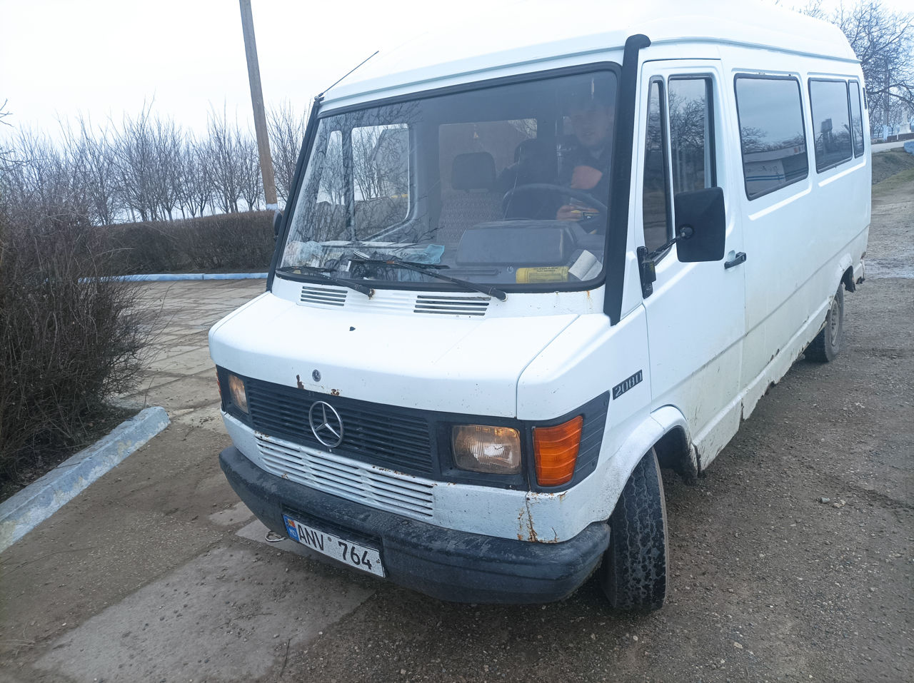 Mercedes D208