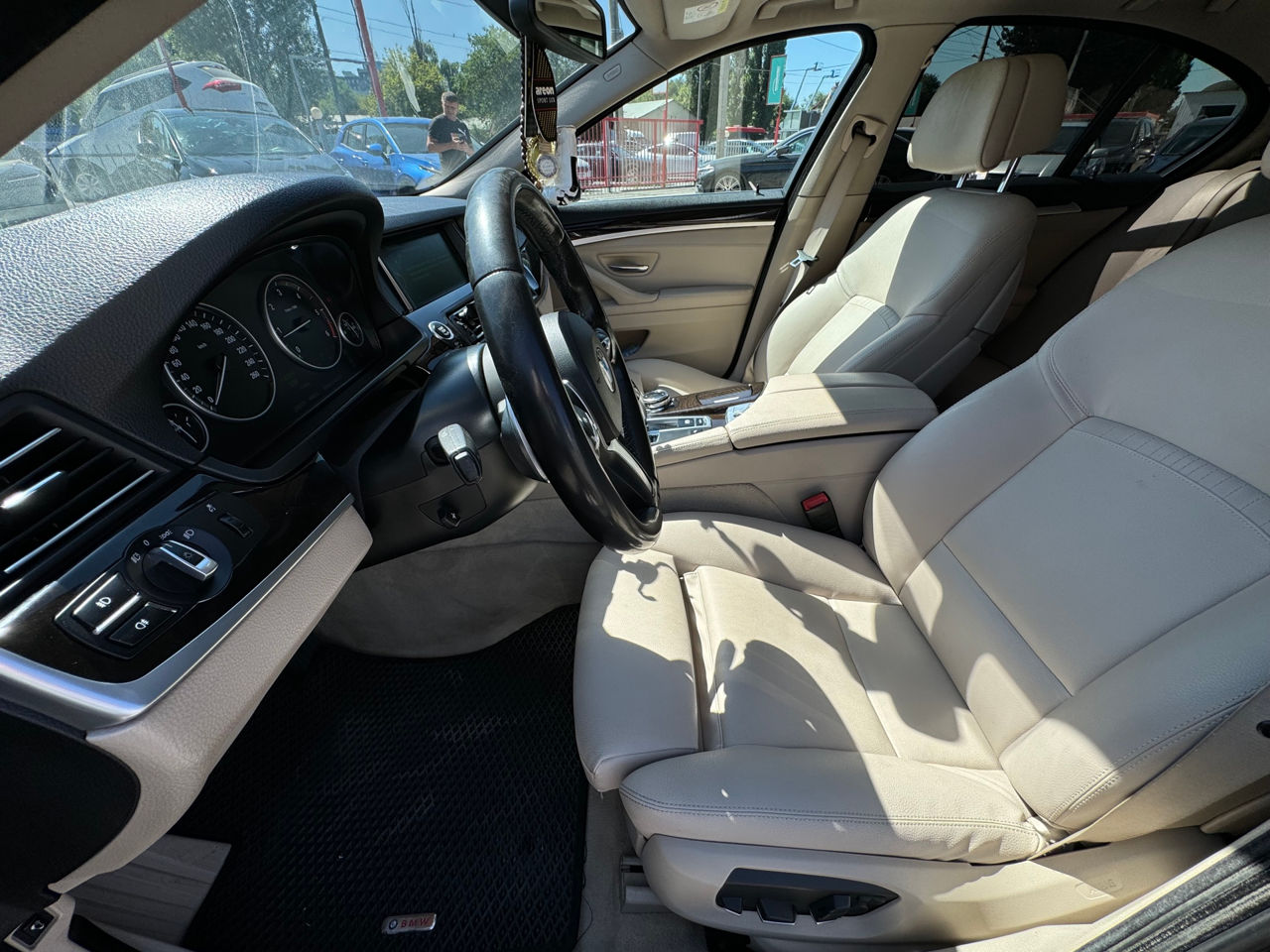 BMW 5 Series foto 7