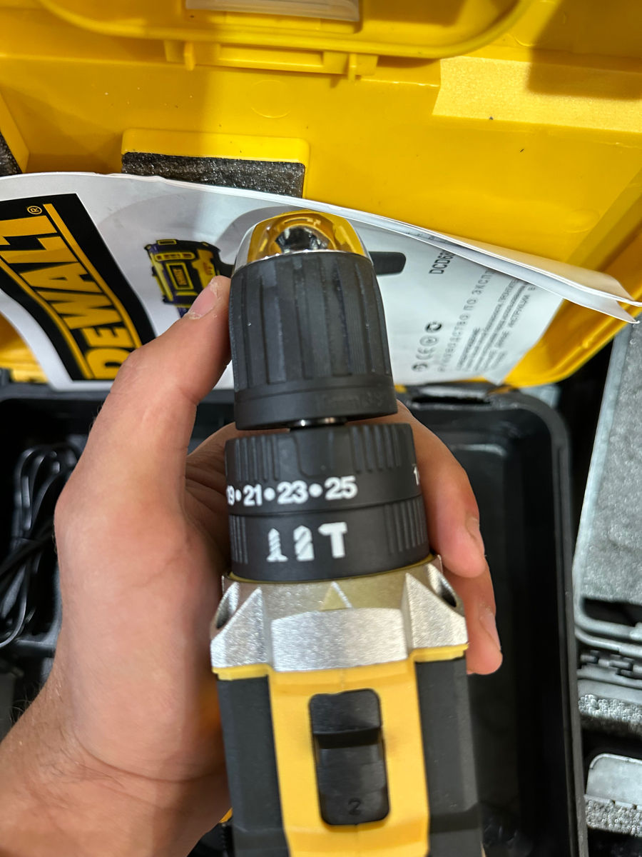 Шуруповерт ударный DeWALT 12V foto 3