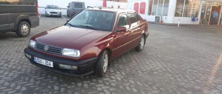 Volkswagen Vento foto 0