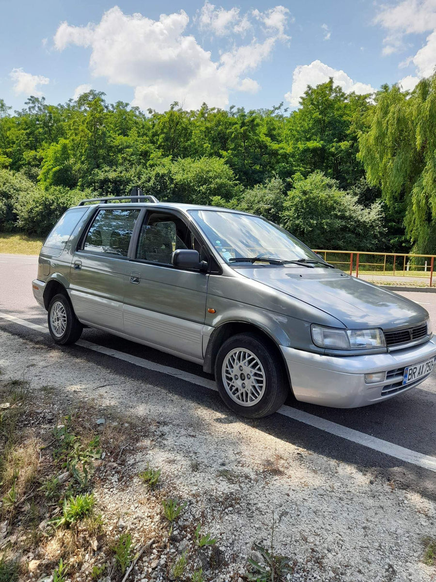 Mitsubishi Space Wagon foto 4