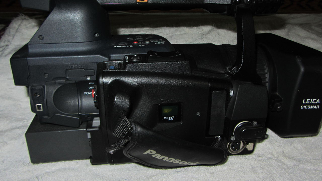 Panasonic Pro AG-HVX200 3CCD 1080i High Definition Camcorder with  foto 2