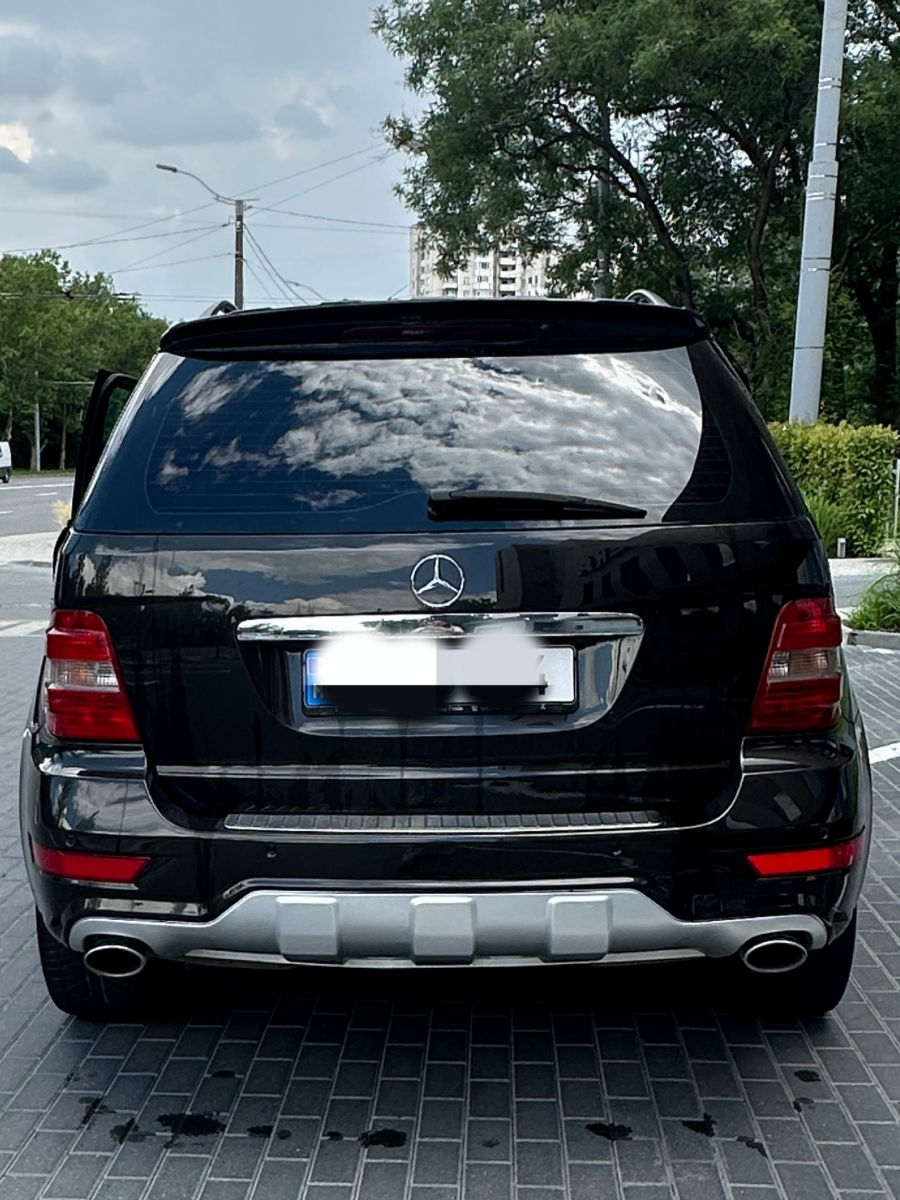 Mercedes M-Class foto 1