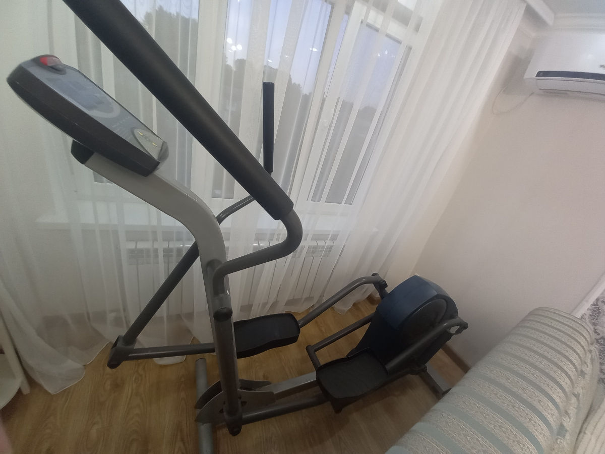 Эллиптический тренажер Life Fitness foto 3