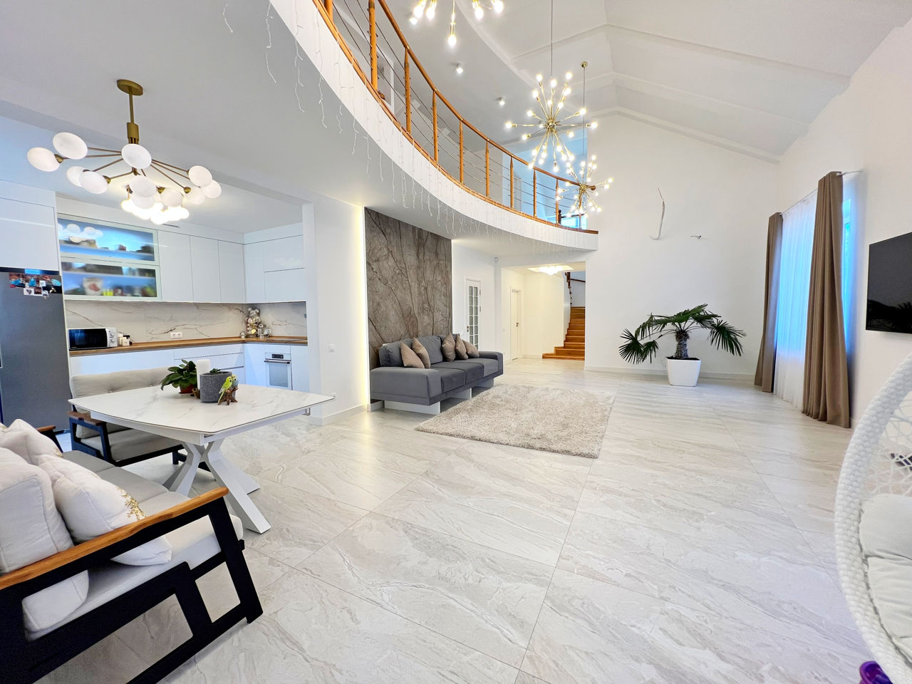 Botanica, str. Tașkent. Casă - 162 m2. 4 odăi + living, Euroreparație.