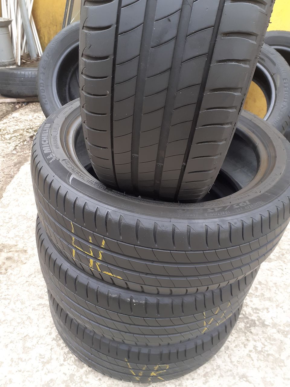 Хорошая летняя резина 195-45-R16 Michelin