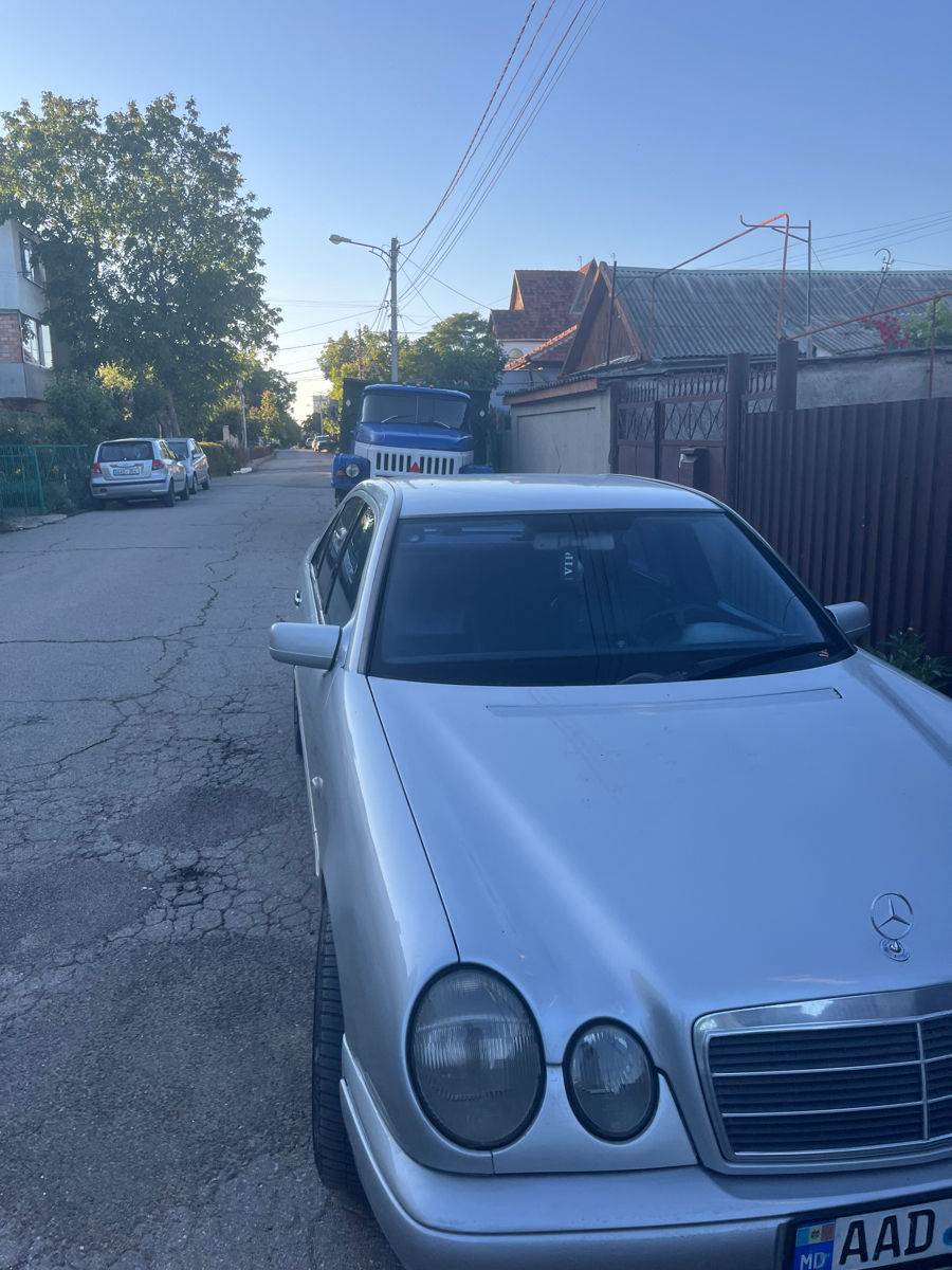 Mercedes E-Class фото 3