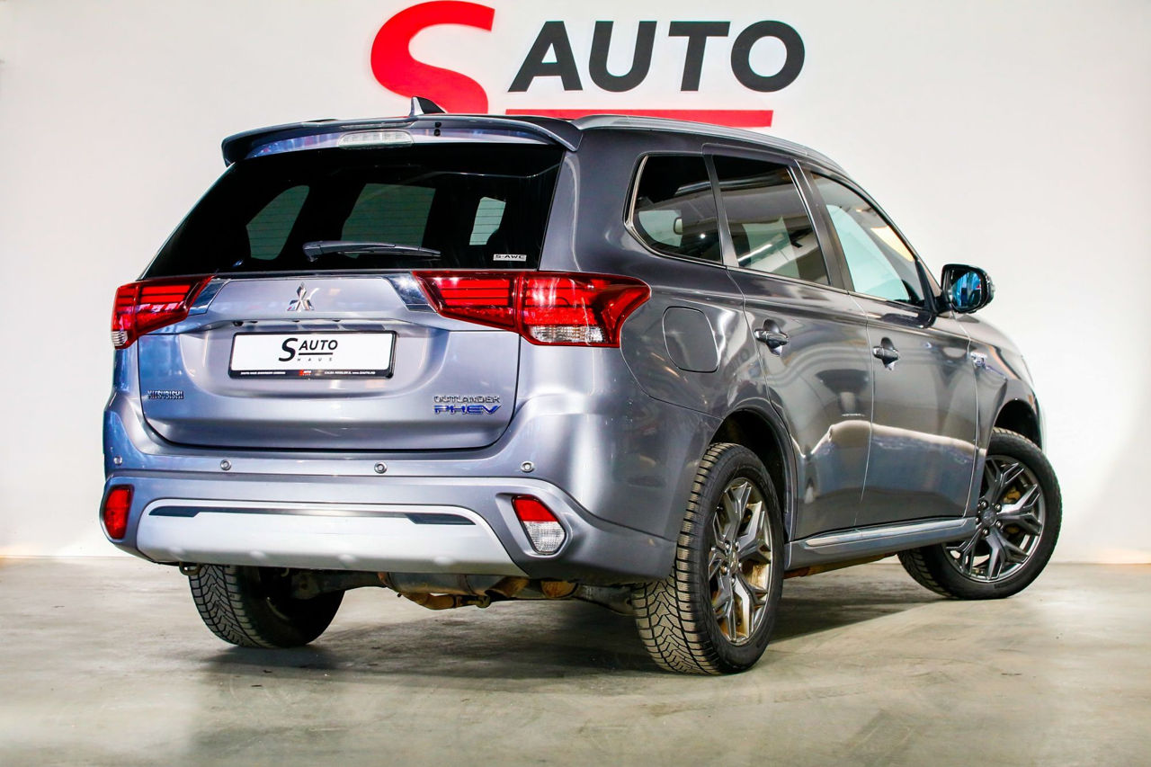 Mitsubishi Outlander фото 3