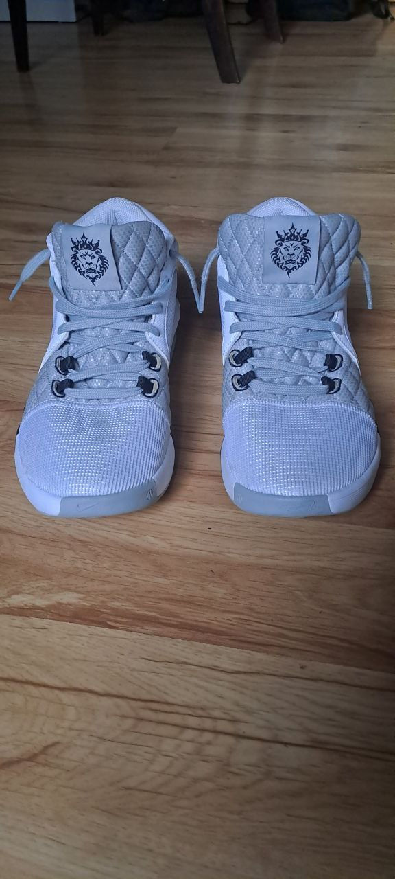 Vând adidasi sport de baschet Nike LeBron Witness 8. фото 2