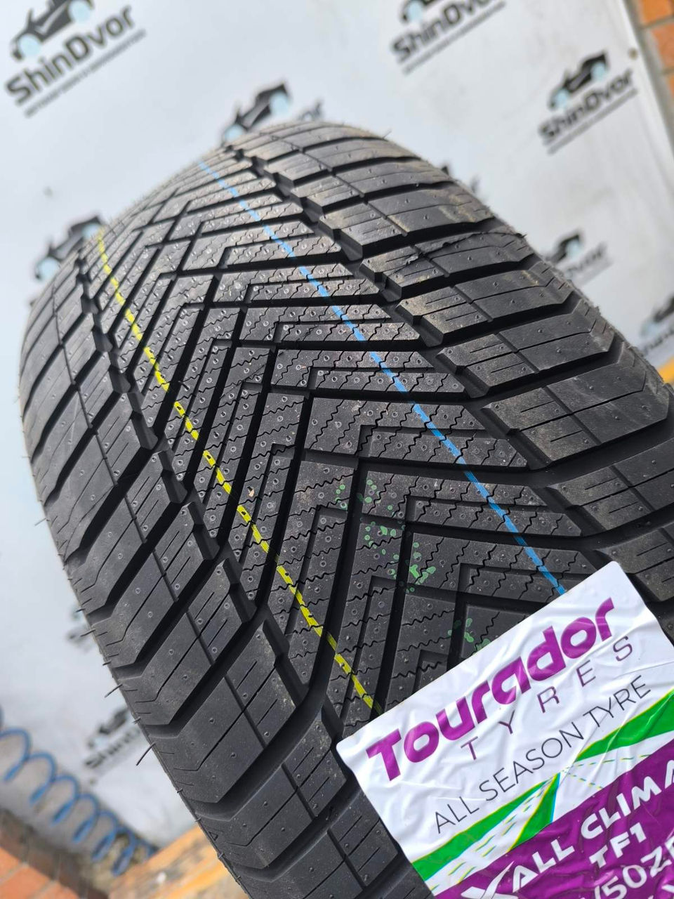 Tourador 225/50 R17 allseason - 1380 lei foto 1