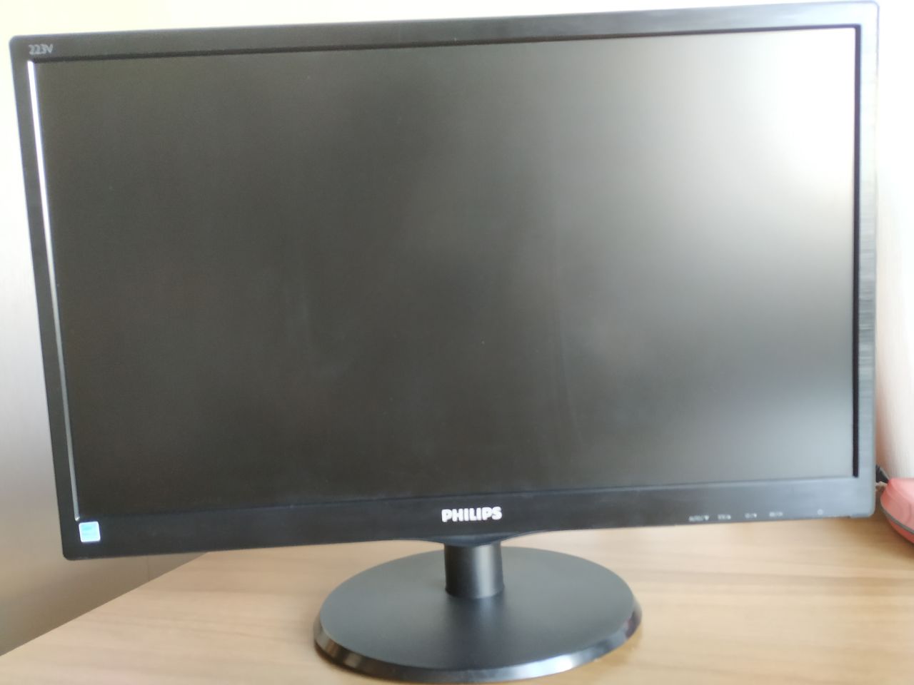 Монитор Philips 223v5l