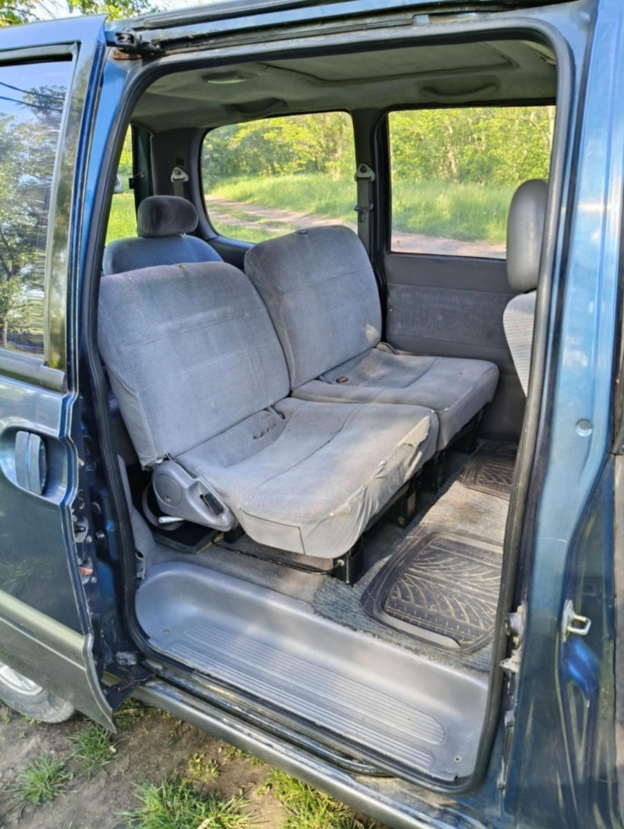 Nissan Serena 2001 г. с пробегом 202000 км, Газ / Бензин (пропан), 1700