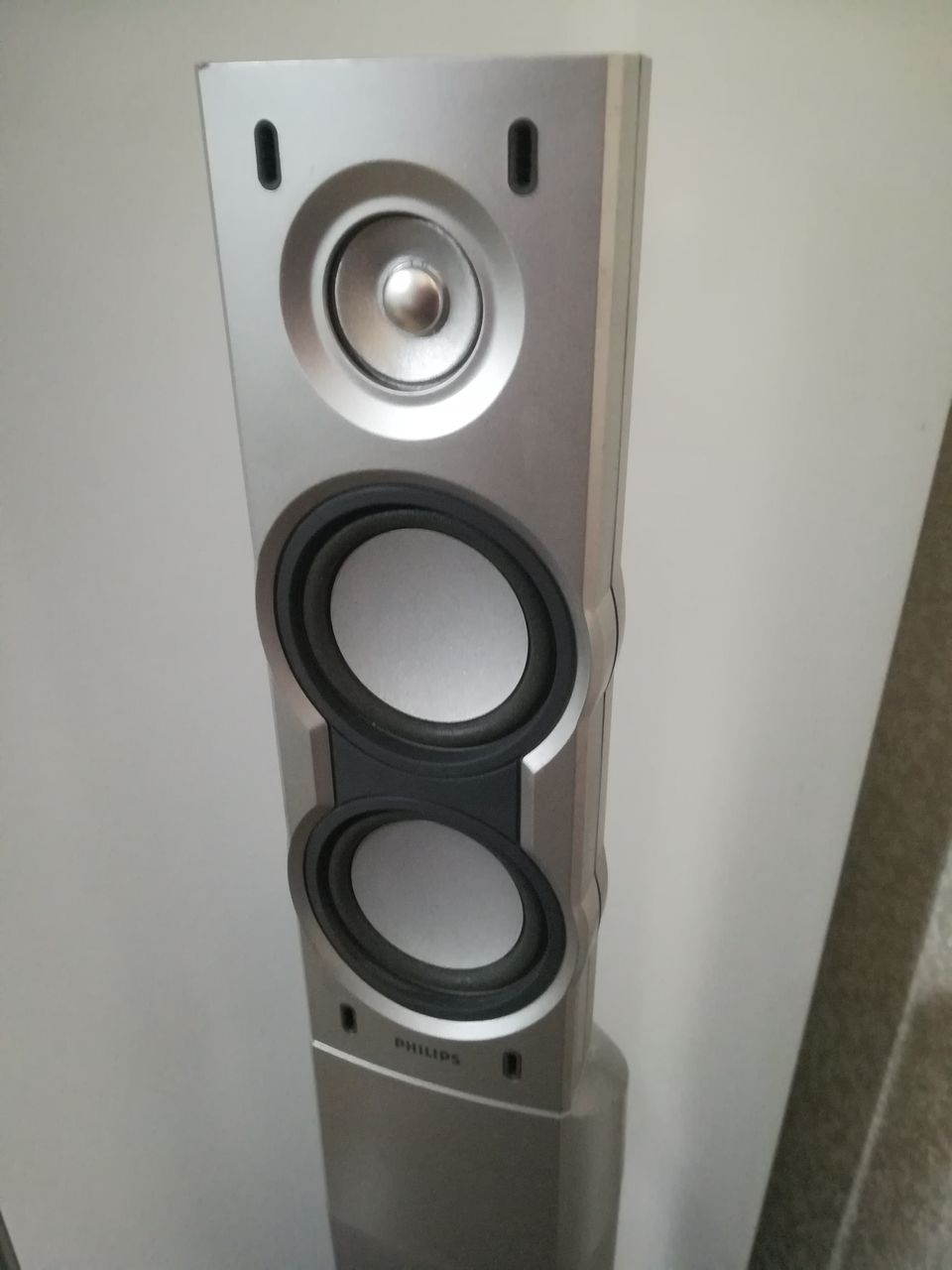 Philips мощные столбы с встроенными сабвуферами + Clatronic subwoofer pass.