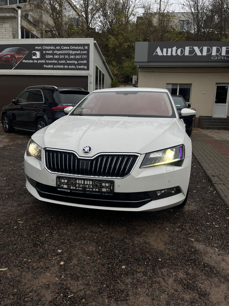 Skoda Superb foto 1