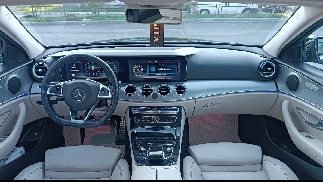 Mercedes E-Class foto 8