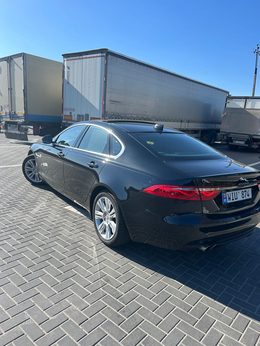 Jaguar XF foto 2