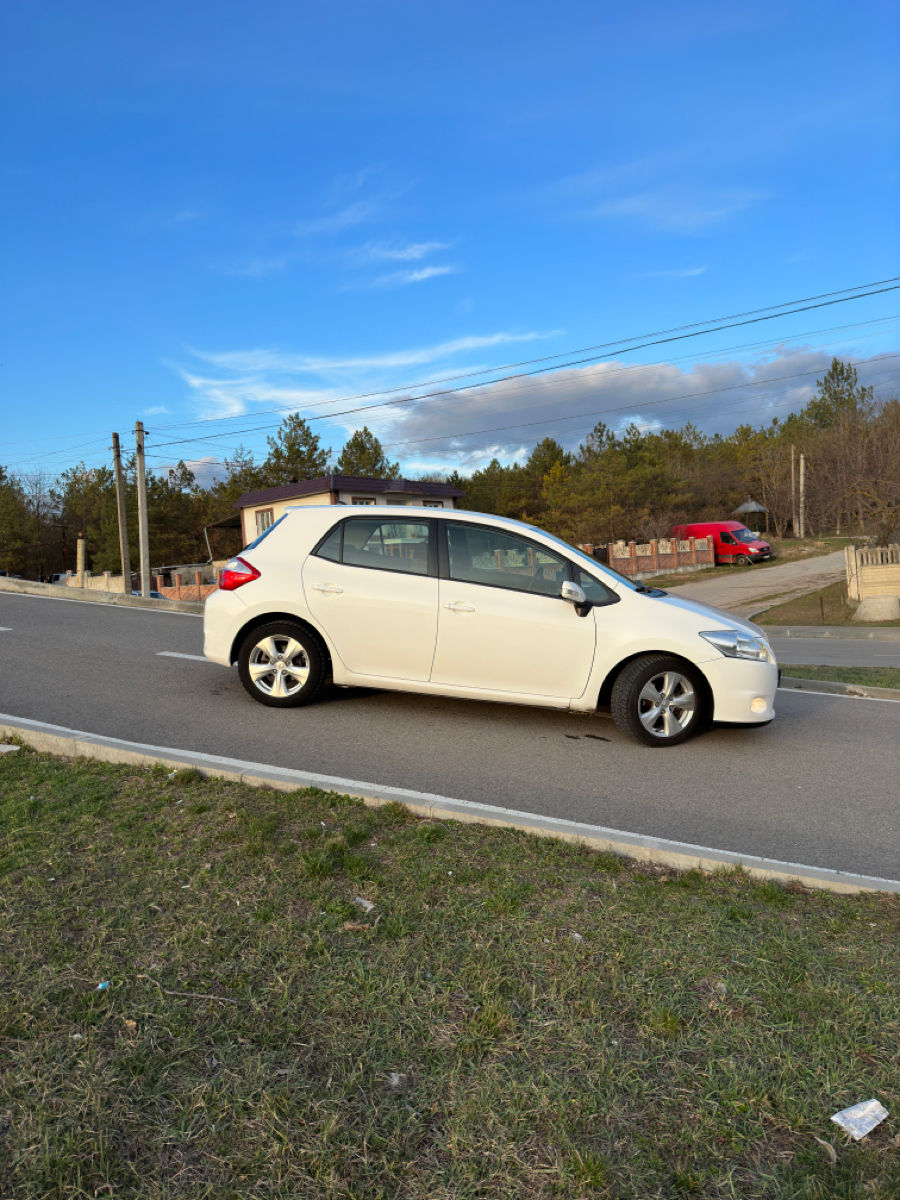 Toyota Auris foto 1