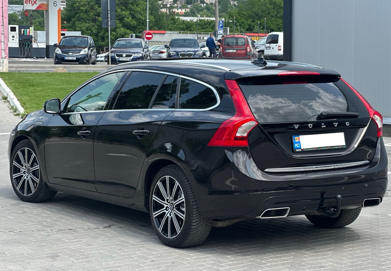 Volvo V60 фото 1