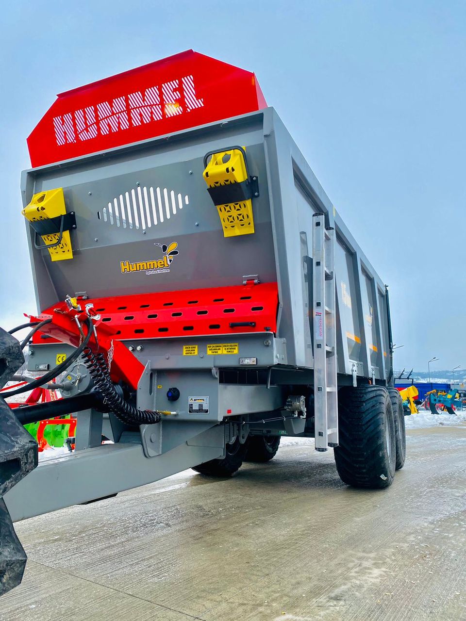 Remorcă pentru împrăştiat gunoi de grajd Hummel 15 tone foto 1