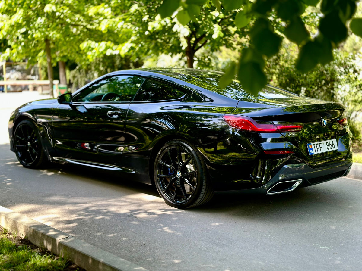 BMW 8 Series foto 4