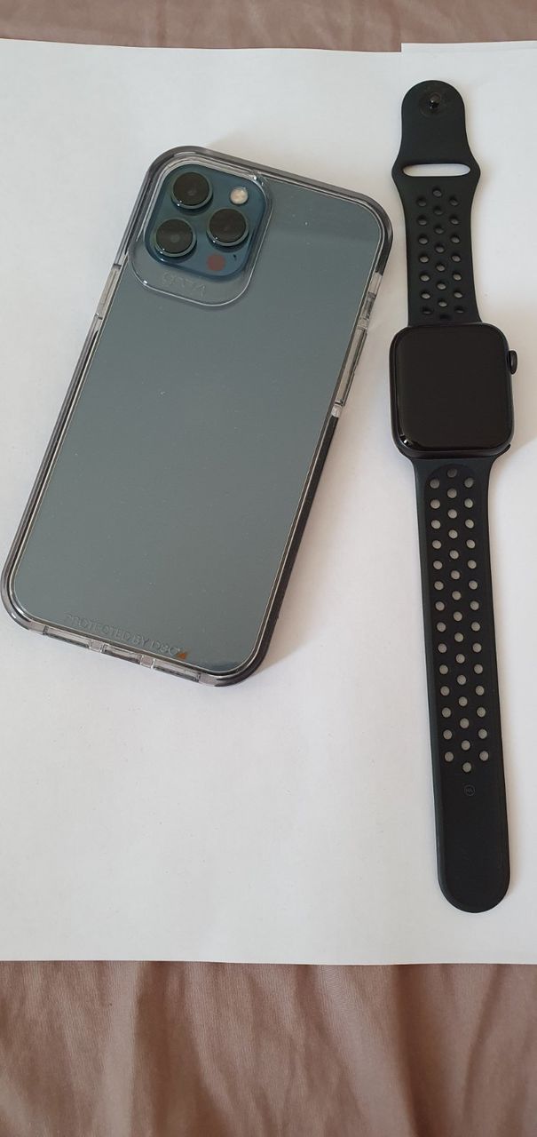 iPhone 12 pro max + apple watch