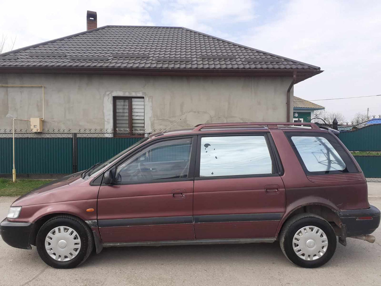 Mitsubishi Space Wagon foto 0