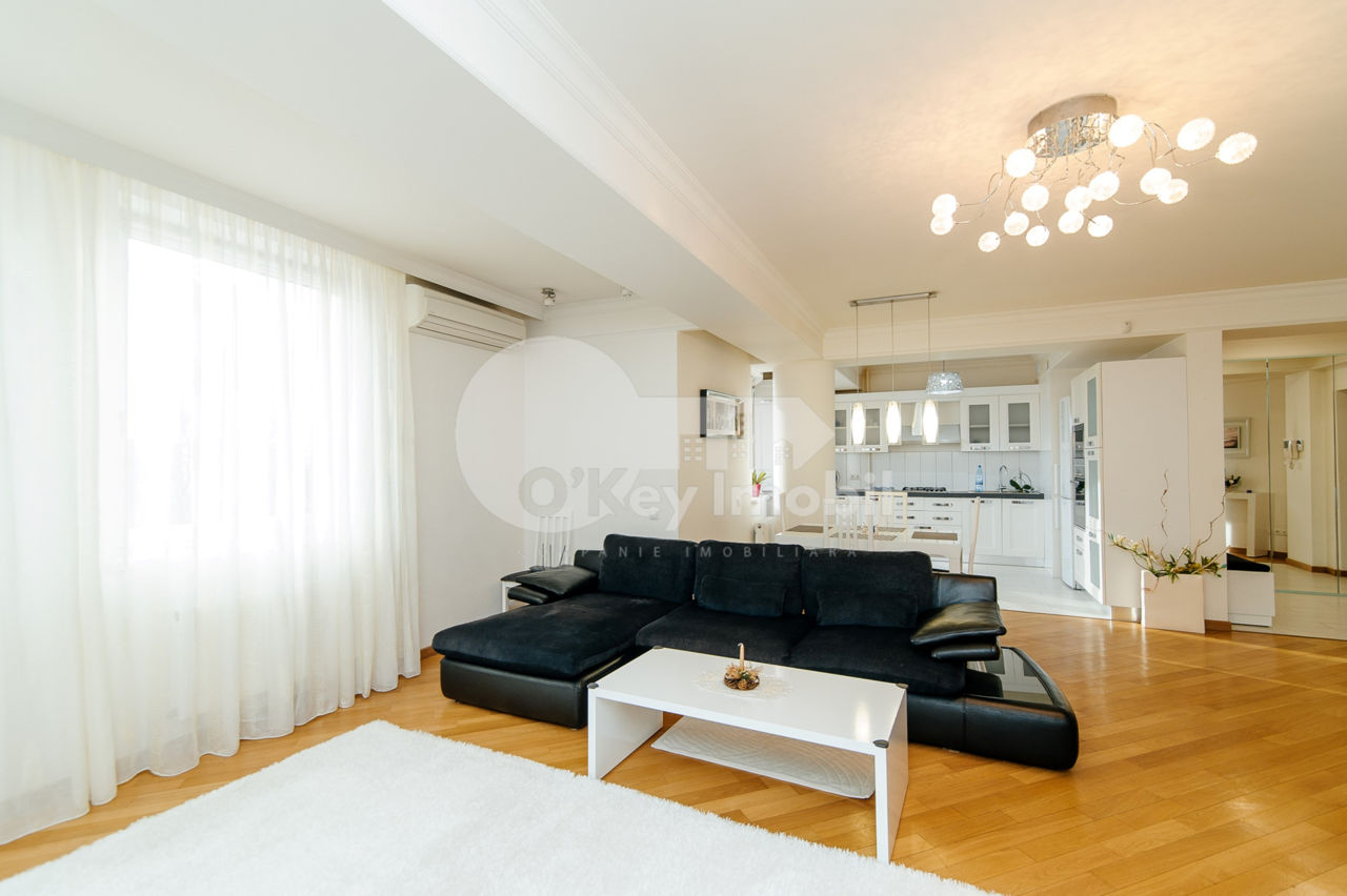 Apartament cu 3 camere, 130 m², Centru, Chișinău foto 0