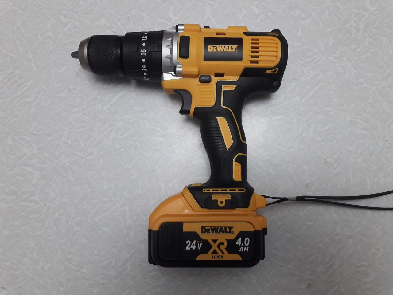 Шуруповерт dewalt 24 в 4 а