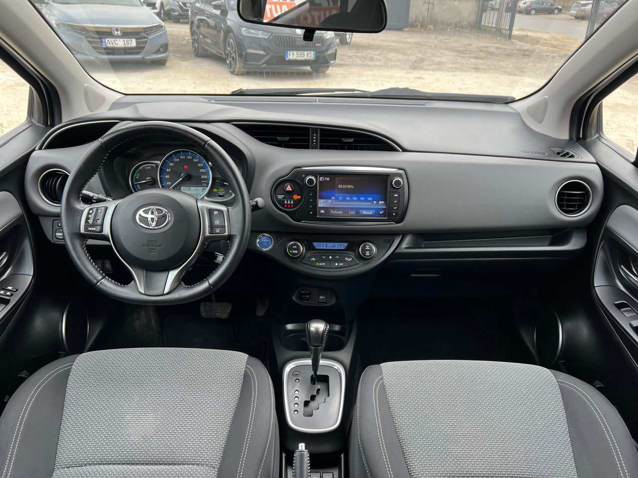 Toyota Yaris foto 9
