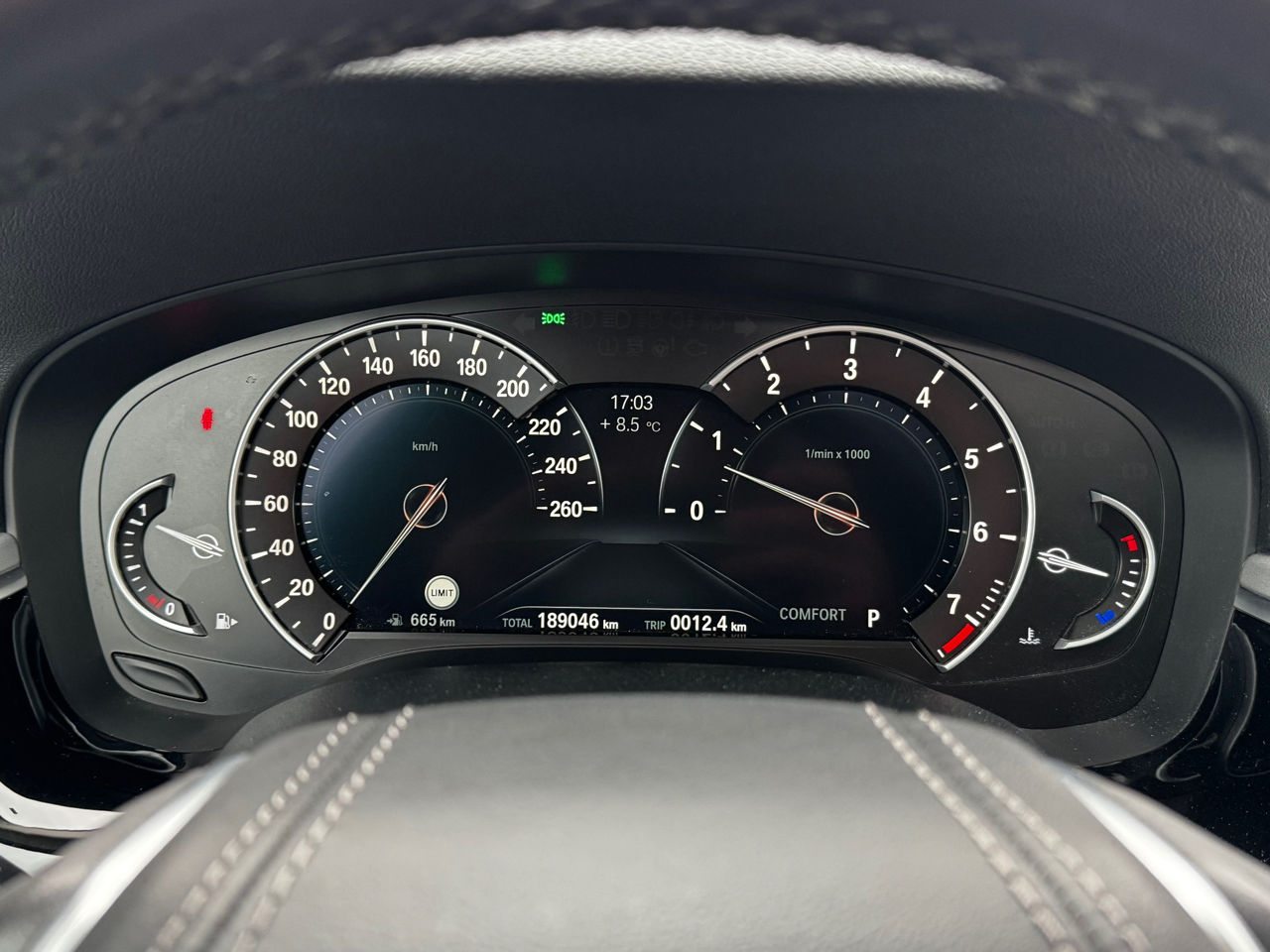 BMW 5 Series foto 10