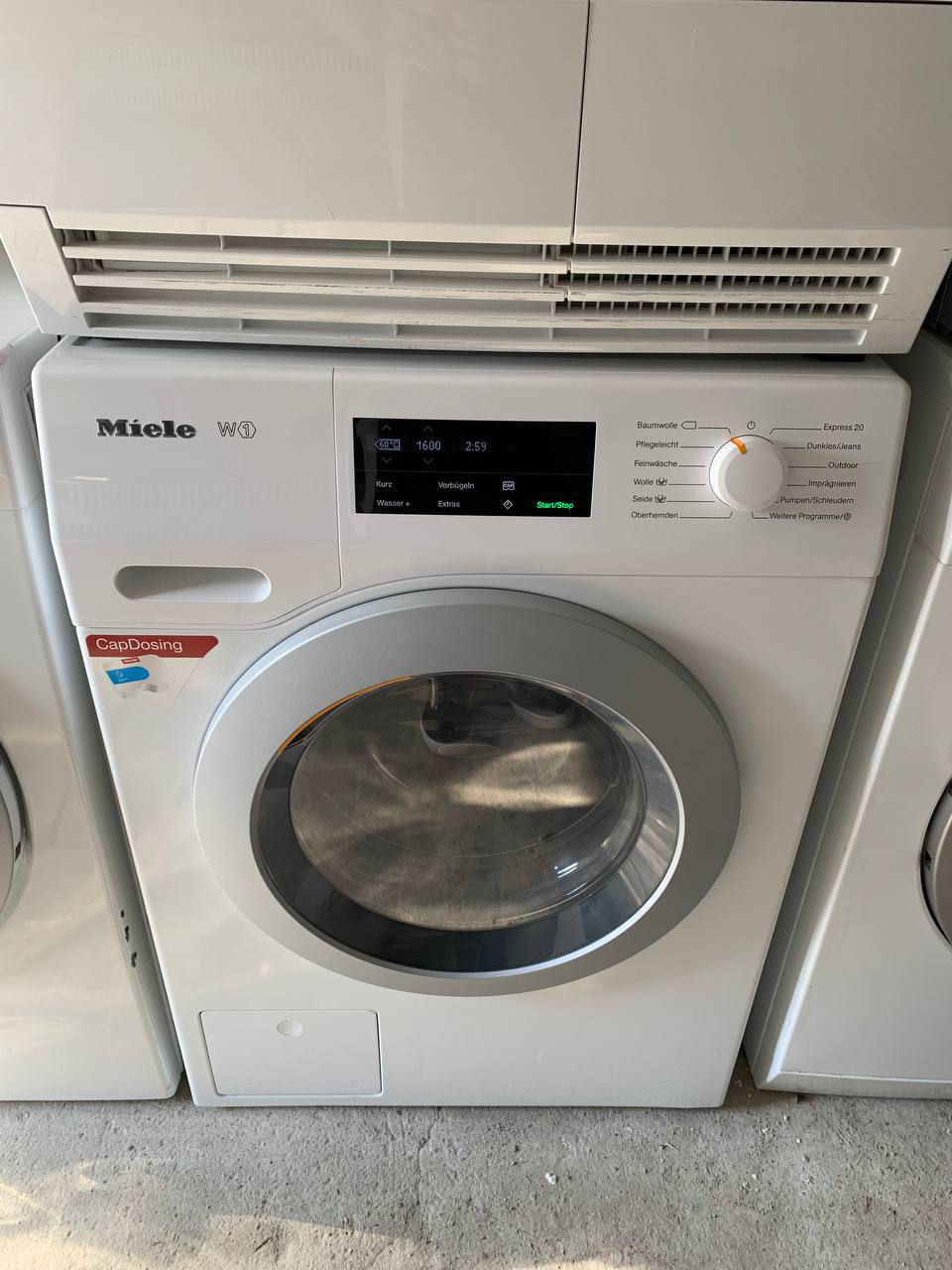 Стиральная машина Miele W1 2019 года, в идеальном состоянии