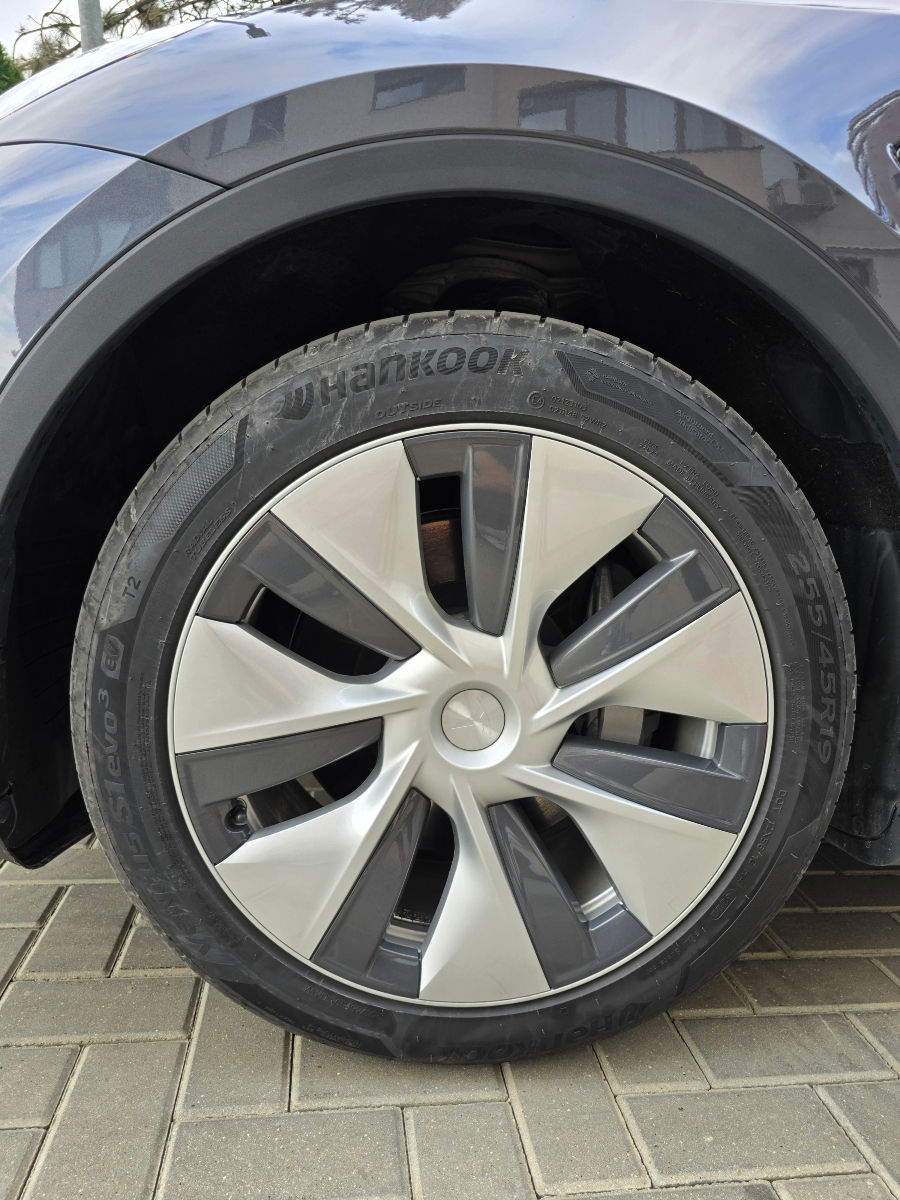 Tesla Model Y foto 4