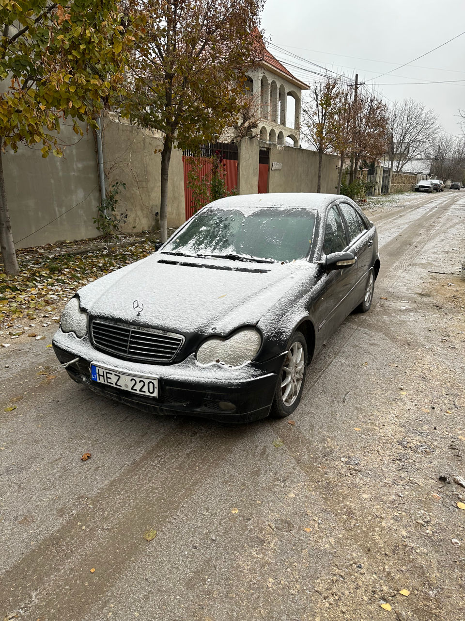 Автомобиль дымит на горячую