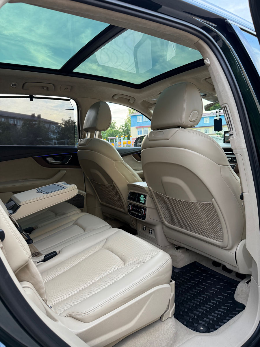 Audi Q7 фото 11