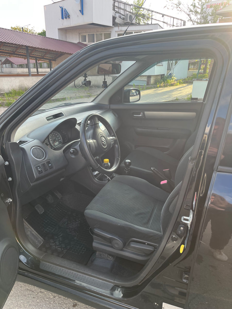 Suzuki Swift фото 5