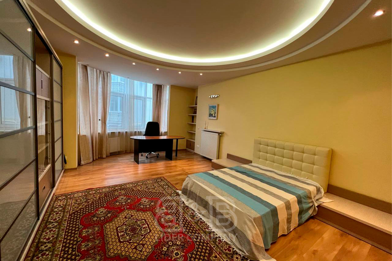 Apartament cu 4 camere, 180 m², Centru, Chișinău foto 2