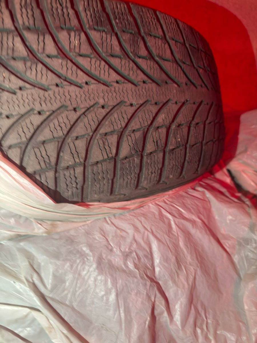Бринжстоун шины 275/45 r20 два передних подходит на BMW G05 foto 0