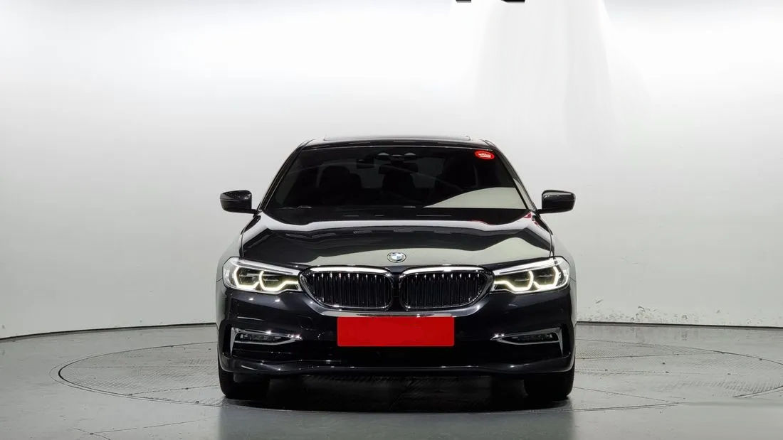 BMW 5 Series foto 2