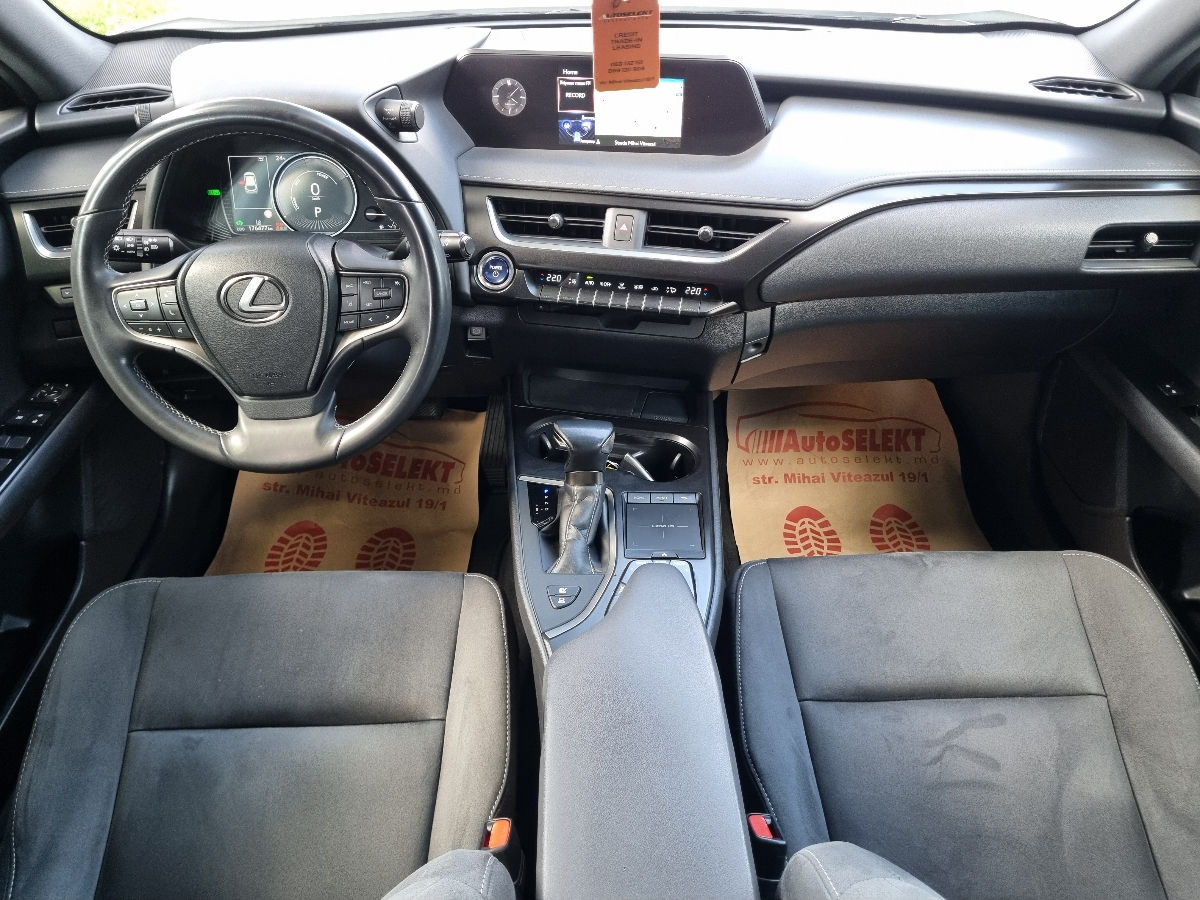 Lexus UX 2021 photo 11