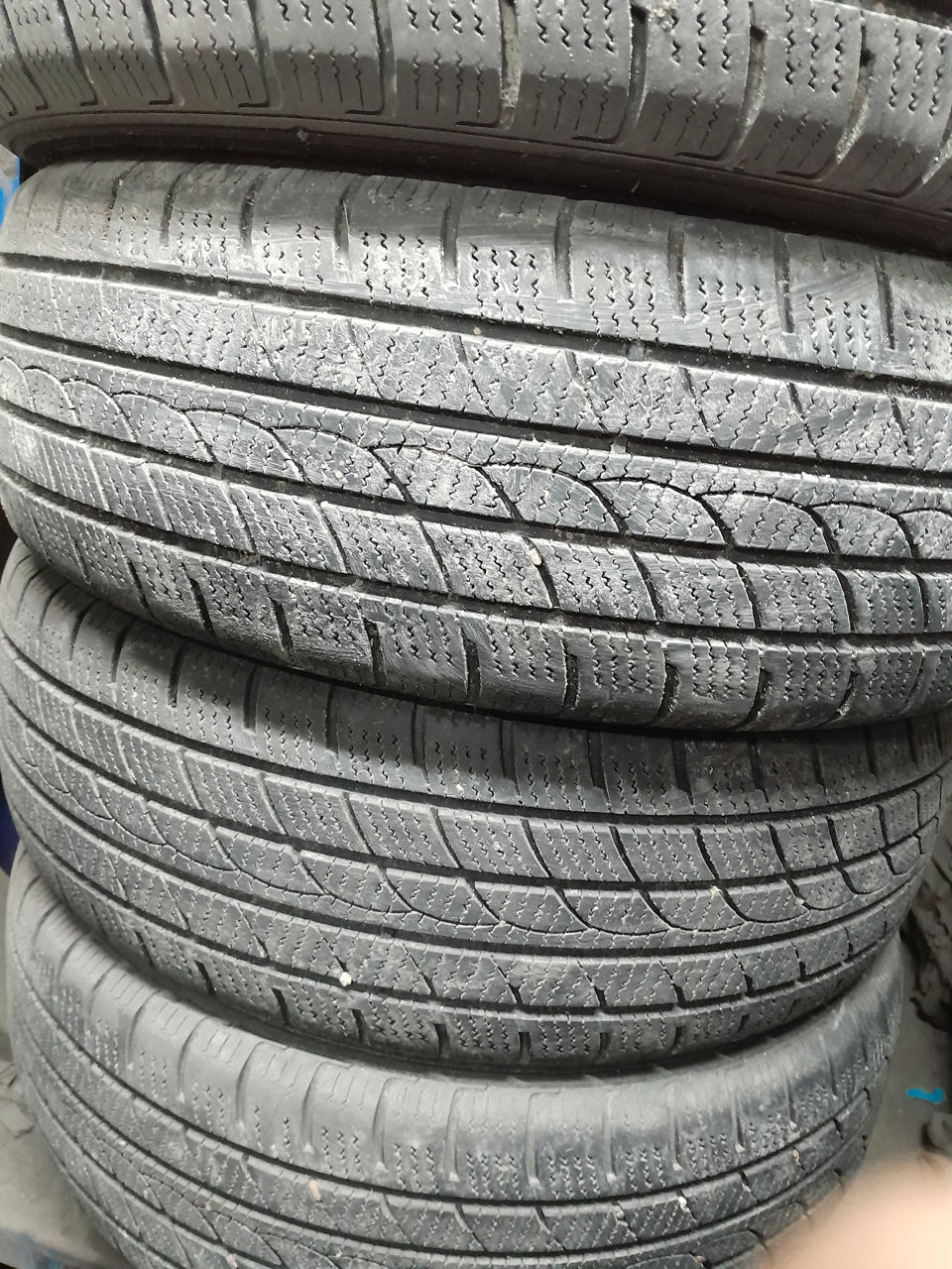 235/60 R18 4bucati 70% M+S foto 2