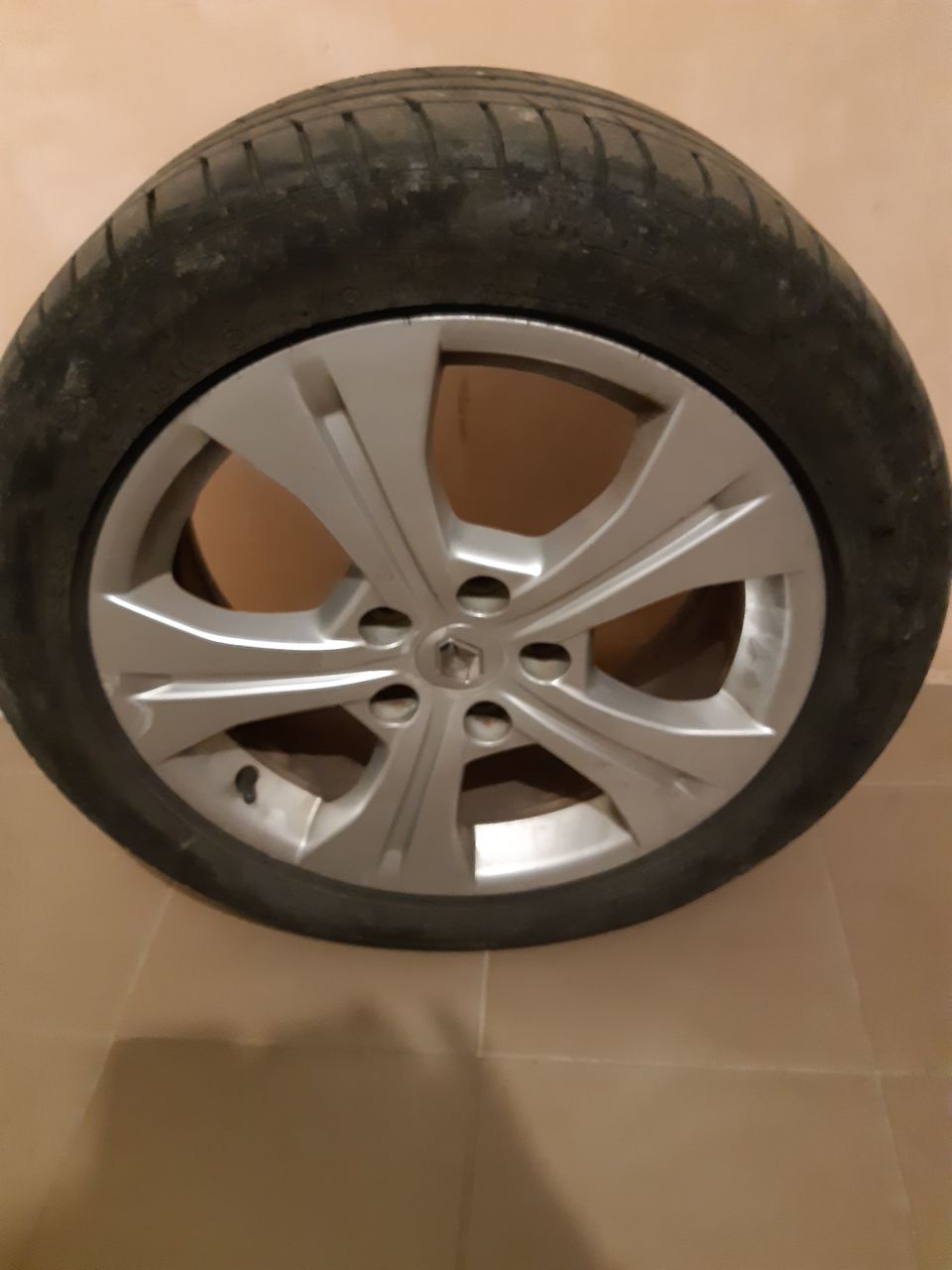 Диски с шинами -4шт = 360 euro, Шины 2019 г. выпуска. 'Renault' 7jx17 5 ...