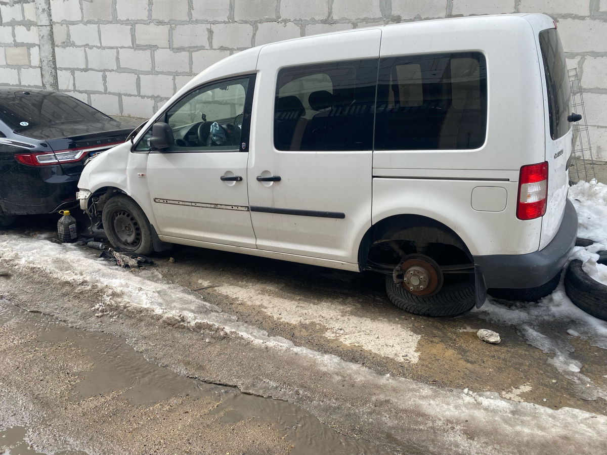 Volkswagen Caddy 2010 г. с пробегом 350 км, Бензин, 1750 €