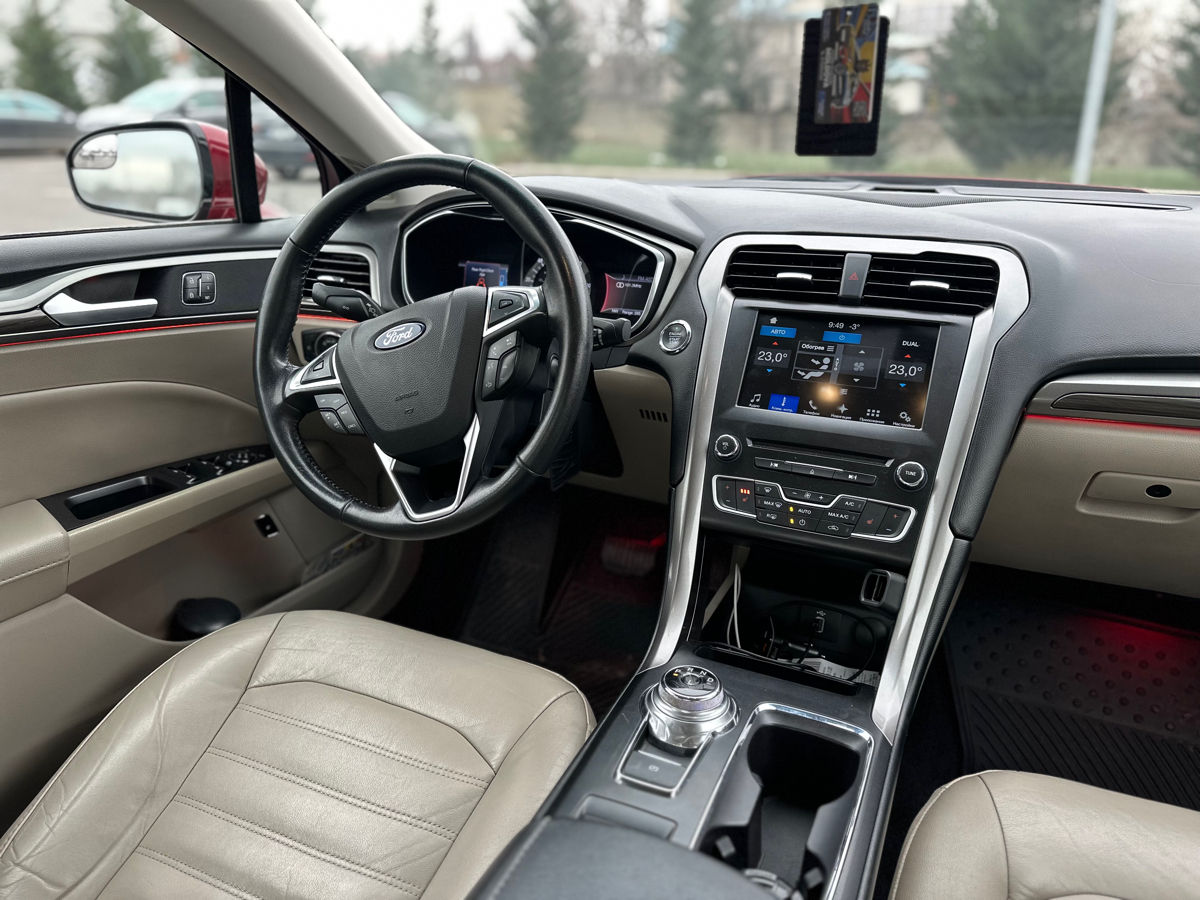 Ford Fusion 2016 г. с пробегом 140000 км, Плагин-гибрид (бензин), 10250