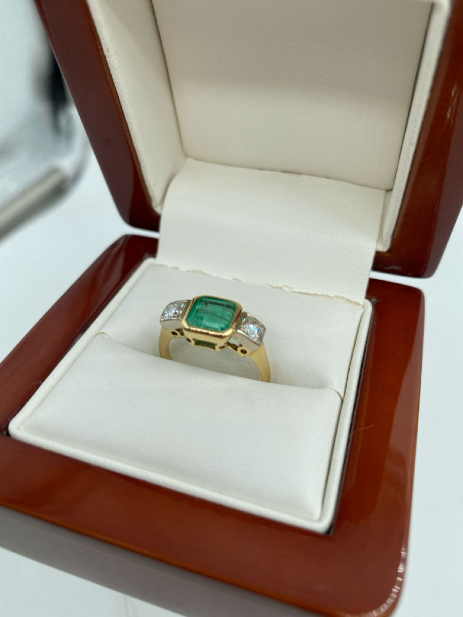 inel exclusiv Emerald ,diamante , эксклюзивное кольцо, изумруд, бриллианты foto 1