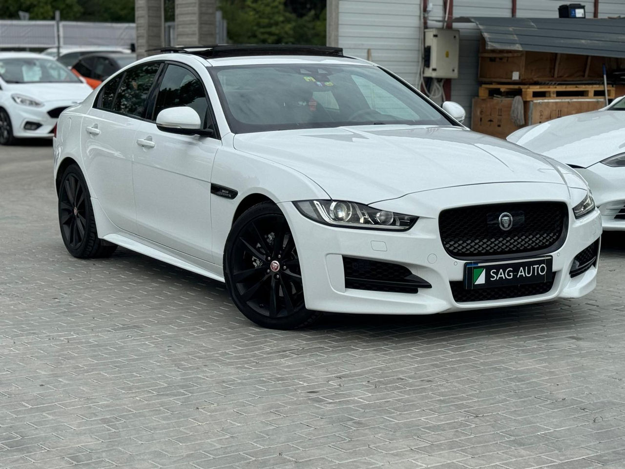 Jaguar XE foto 1