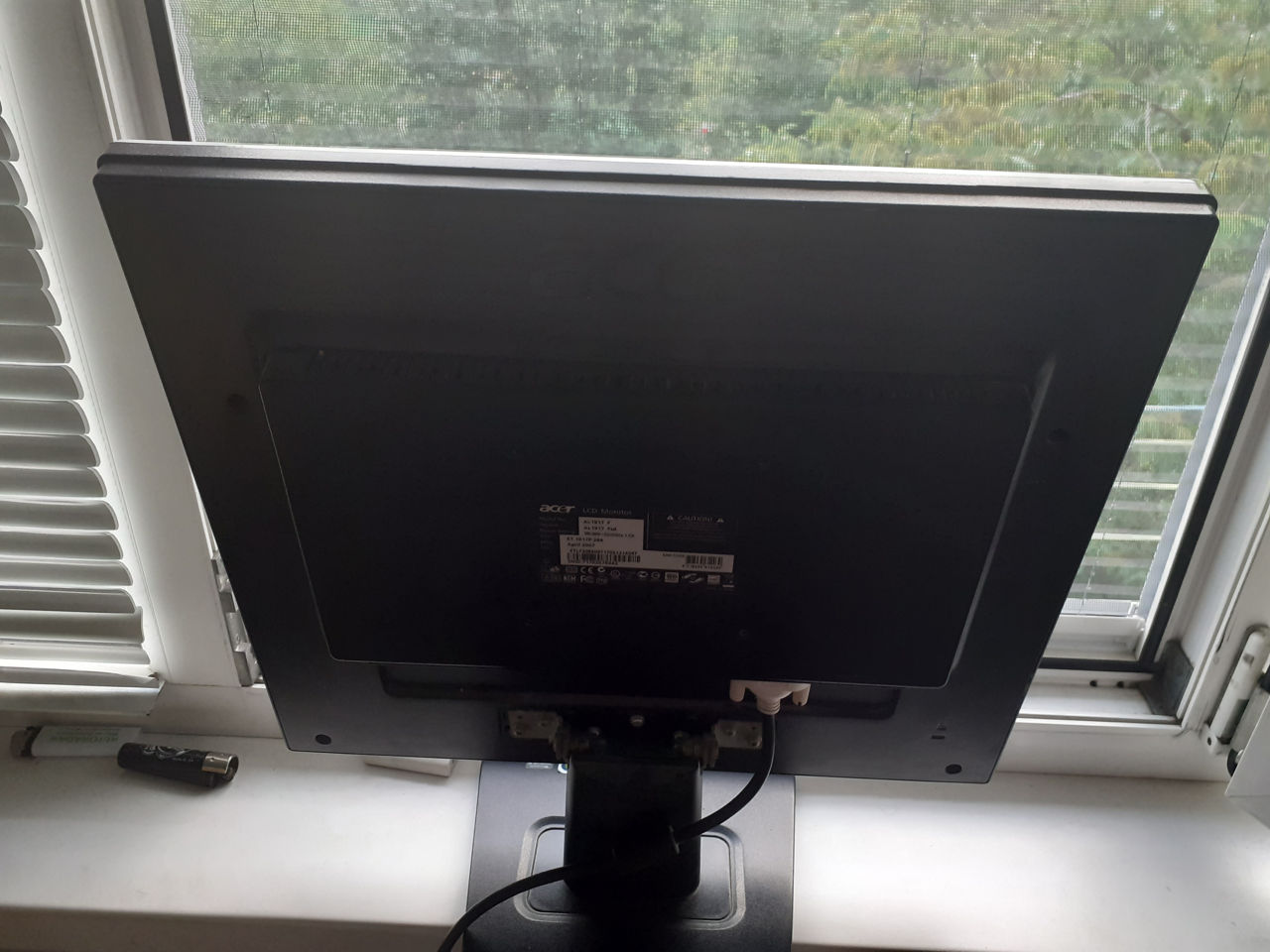 Монитор LOC-24INCH + Монитор ACER-19inch